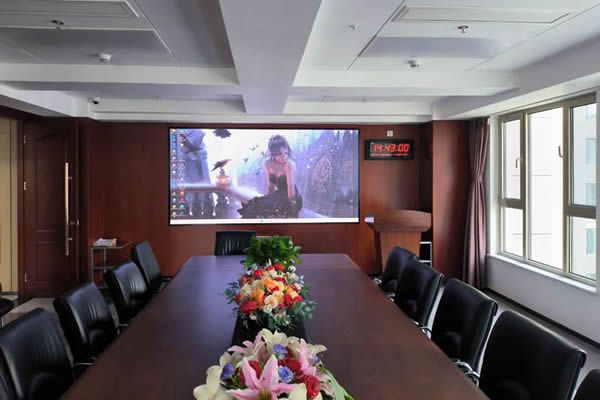會議室使用LED顯示屏好還是液晶拼接屏好，會議室顯示大屏解決方案